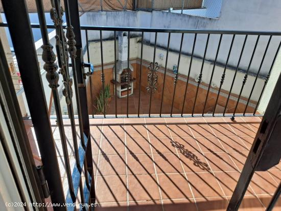 GRAN CASA ADOSADA EN PEDRO ABAD - JUNTO CENTRO DE SALUD - CORDOBA