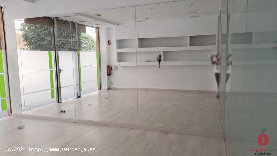  LOCAL EN ZONA ZOCO - CON PROYECTO PARA ADAPTARLO A VIVIENDA - CORDOBA 