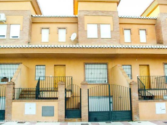  Bonita vivienda adosada con patio y garaje, situada en la entrada de Chauchina. - GRANADA 