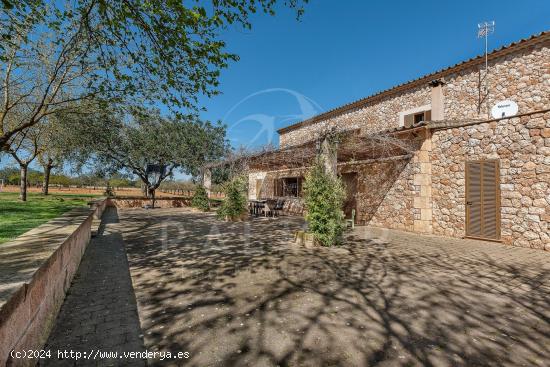 FINCA CON LICENCIA VACACIONAL EN SANTA EUGENIA - BALEARES