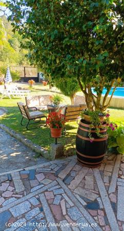 Chalet con jardín y piscina en Leiro - ORENSE