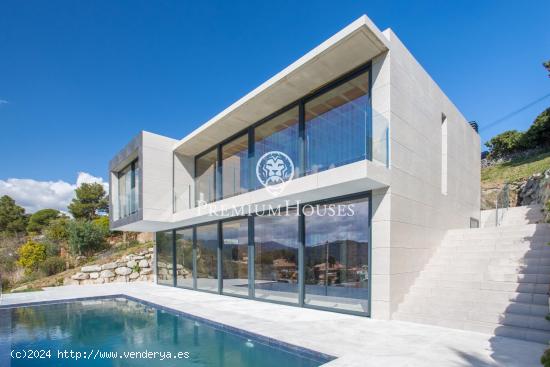 Casa en venta con espectaculares vistas al mar en Santa Susanna - BARCELONA