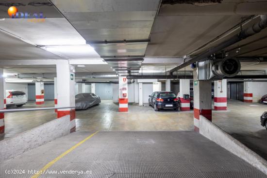 Amplia plaza de garaje cerrada para coche grande en Pedro Antonio Alarcón, junto Emperatriz Eugenia