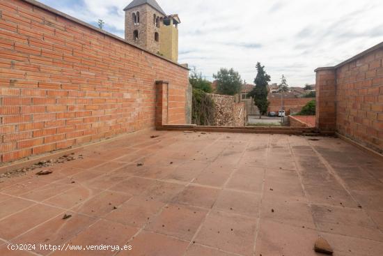  CASA JUNTO A PLAÇA DE BAIX, EN SENTMENAT. EN CONSTRUCCIÓN - BARCELONA 