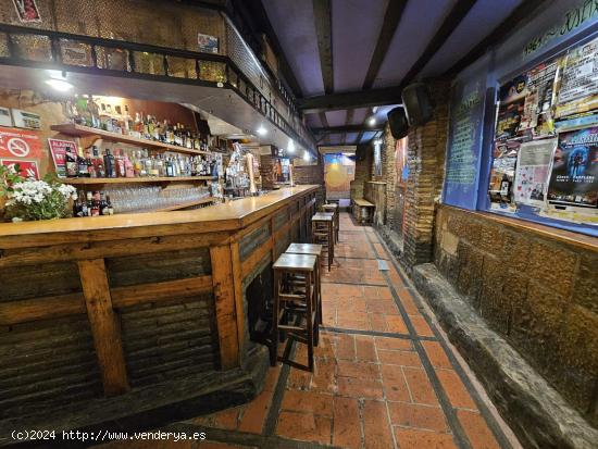  SOLOBAR VENDE BAR Y PISO EN EL CASCO VIEJO DE PAMPLONA - NAVARRA 