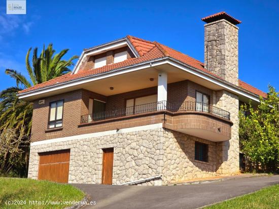  IMPRESIONANTE CASA INDIVIDUAL CON JARDÍN EN REVILLA DE CAMARGO - CANTABRIA 