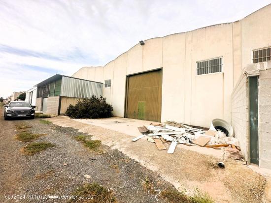 SE VENDE NAVE INDUSTRIAL 1000 MTS2 EN POLIGONO INDUSTRIAL DE ROJALES - ALICANTE