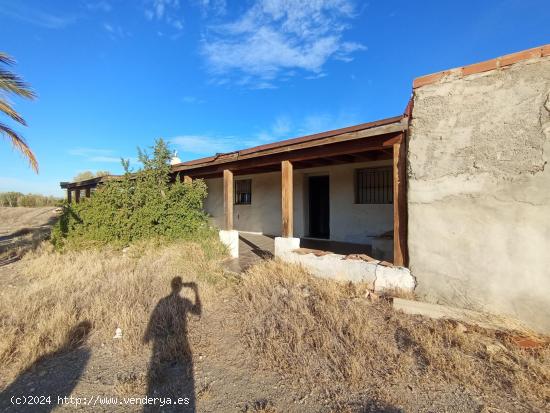 CASA DE CAMPO CON TERRENO A 10 MINUTOS DE HUERCAL OVERA - ALMERIA