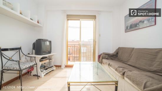 Apartamento de 4 dormitorios cerca de la Universidad de Valencia - VALENCIA