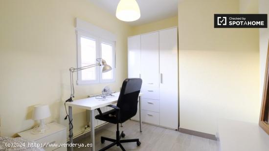 Amplia habitación con cama doble en alquiler en Getafe - MADRID