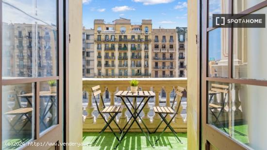 Habitación acogedora con armario independiente en el apartamento compartido, Eixample - BARCELONA