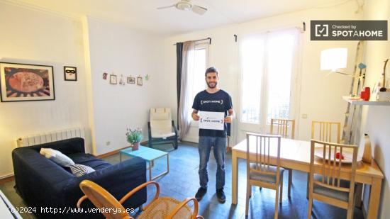 Elegante piso de con 2 habitaciones y balcón en alquiler en el singular barrio de El Raval - BARCEL