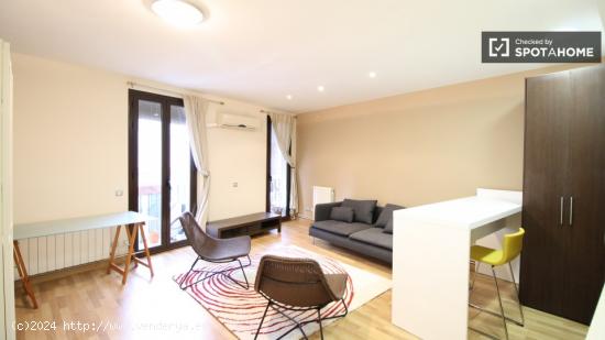 Moderno apartamento de 2 dormitorios con aire acondicionado y balcón en alquiler - El Raval - BARCE