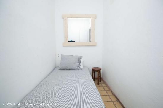  Acogedora habitación con cama individual en alquiler en Eixample - BARCELONA 