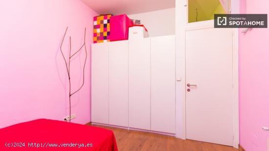 Funky room en apartamento de 3 dormitorios en Chueca - MADRID