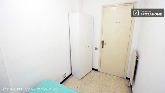 Estupenda habitación con armario independiente en piso compartido, Sants - BARCELONA