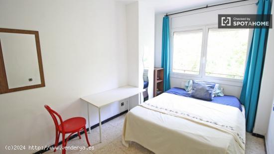 Estupenda habitación con armario independiente en piso compartido, Sants - BARCELONA