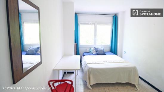 Alquilo habitación con calefacción en piso compartido, Sants - BARCELONA