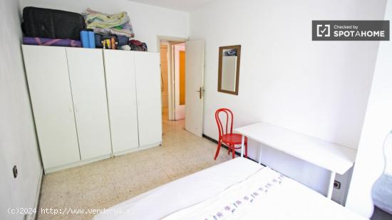 Alquilo habitación con calefacción en piso compartido, Sants - BARCELONA