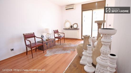 Encantador apartamento de 80 m2, 2 dormitorios con balcón en alquiler junto al mar en la Barcelonet