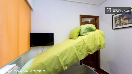 Vivienda con armario independiente en el apartamento de 5 dormitorios, Retiro - MADRID