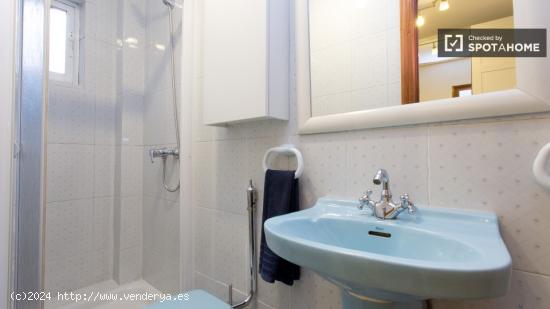 Vivienda con armario independiente en el apartamento de 5 dormitorios, Retiro - MADRID