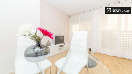 Moderno apartamento de 2 dormitorios con balcón en alquiler - Ciutat Vella, Valencia - VALENCIA