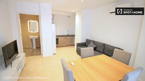 Apartamento de 2 dormitorios con balcón en alquiler en Gràcia, Barcelona. - BARCELONA