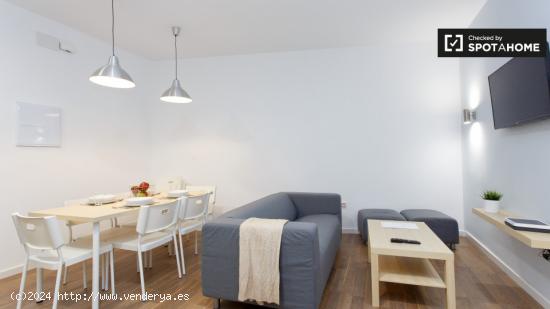 Habitación amueblada con escritorio en un apartamento de 9 dormitorios, Lavapiés - MADRID