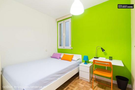  Habitación amueblada con escritorio en piso compartido, Chamberí - MADRID 