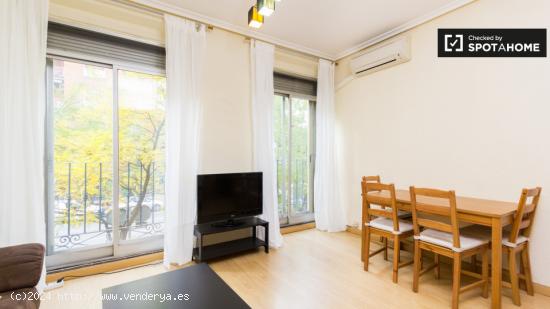 apartamento de 2 dormitorios con aire acondicionado y balcón en alquiler en Almagro y Trafalgar - M