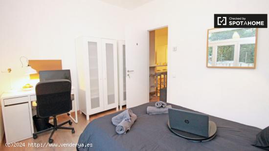 Habitación luminosa con llave independiente en el apartamento compartido, Eixample - BARCELONA