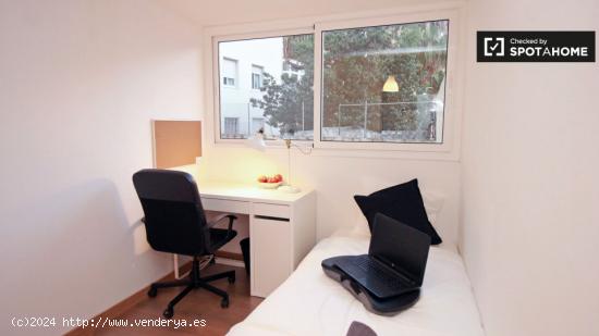 Habitación luminosa con aire acondicionado en apartamento compartido, Eixample - BARCELONA