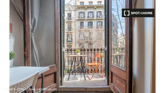 Habitación acogedora en un apartamento de 7 dormitorios en el Eixample, Barcelona - BARCELONA