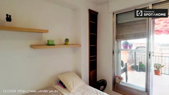 Amplia habitación con parejas permitidas en un apartamento de 4 habitaciones, Carabanchel - MADRID