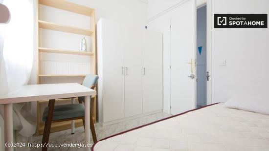 Habitación grande con llave independiente en el apartamento compartido, Puerta del Ángel - MADRID