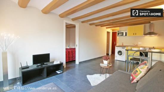 Apartamento de 2 dormitorios con aire acondicionado y balcón en alquiler en El Raval. - BARCELONA