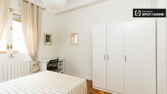 Gran salón con armario independiente en apartamento de 7 dormitorios, Argüelles _ - MADRID