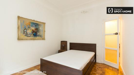 Habitación amueblada con calefacción en apartamento de 7 dormitorios, Argüelles _ - MADRID