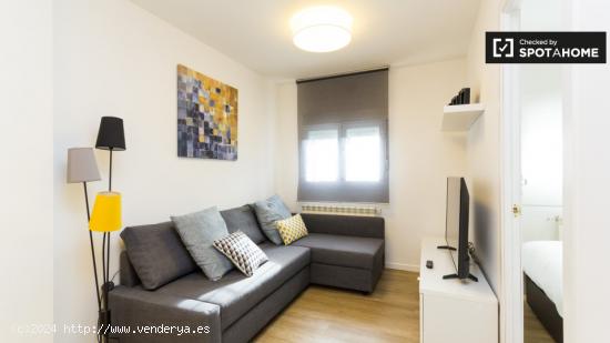 Llenas de sol apartamento de 2 dormitorios con patio en alquiler en Lavapiés - MADRID