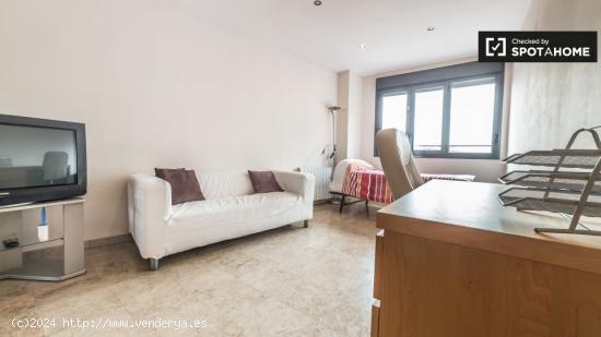 Habitación amueblada con escritorio en un apartamento de 4 dormitorios, Benimaclet - VALENCIA