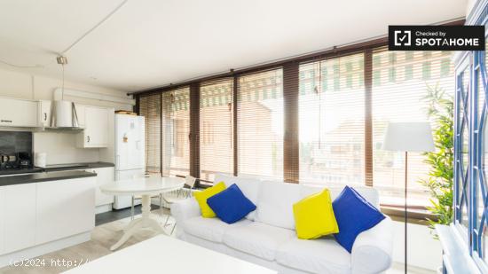 Apartamento de lujo de 1 dormitorio con acceso a la piscina y aire acondicionado en alquiler en Madr