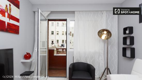 Amplio apartamento de 1 dormitorio con balcón en alquiler en Chamartín - MADRID