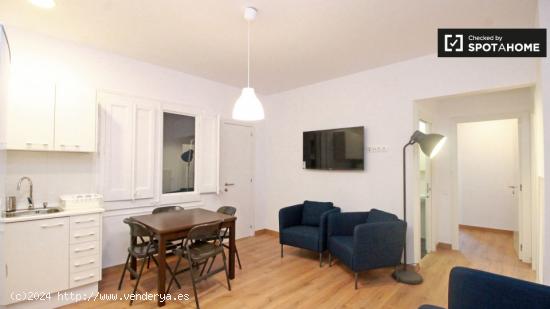 Habitación amueblada con cómoda en un apartamento de 3 dormitorios, Poblenou - BARCELONA