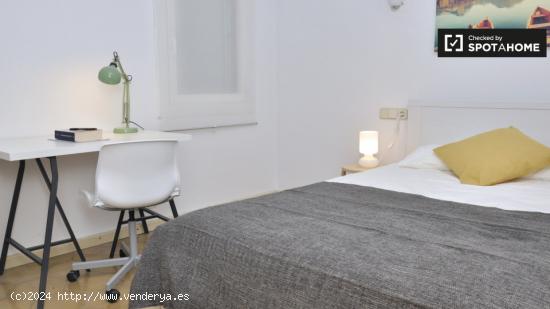 Relajante habitación con llave independiente en piso compartido, Sarrià-Sant Gervasi - BARCELONA