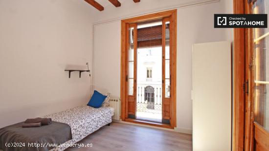 Dormitorio con armario independiente en el piso compartido, Barri Gòtic - BARCELONA