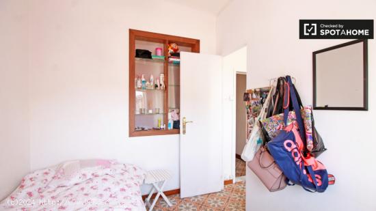 Habitación luminosa con armario independiente en un apartamento de 5 dormitorios, Gràcia - BARCELO