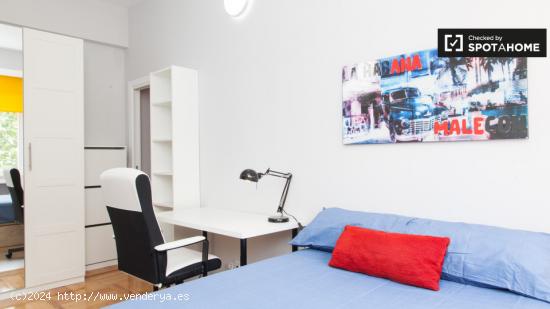 Habitación amueblada con llave independiente en apartamento de 7 dormitorios, Malasaña - MADRID