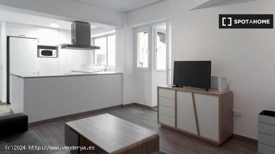 Habitación soleada con armario empotrado en un apartamento de 4 dormitorios, Benimaclet - VALENCIA