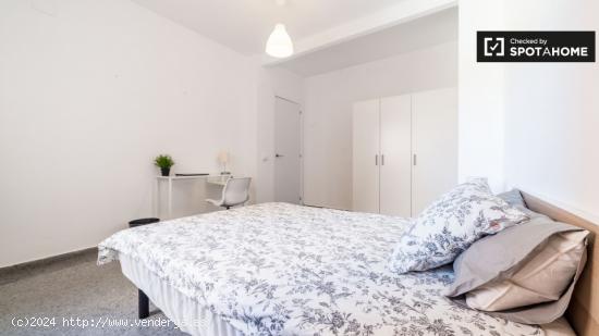 Habitación ideal con escritorio en piso compartido, El Pla del Real - VALENCIA